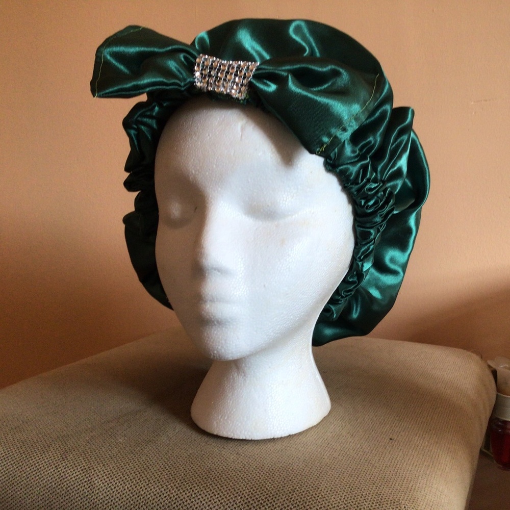 Custom made reversible bonnets